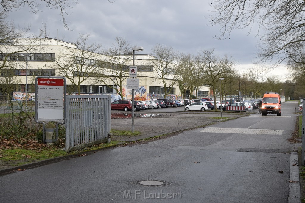 Einsatz BF Koeln Schule Burgwiesenstr Koeln Holweide P112.JPG - Miklos Laubert